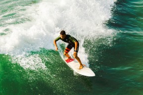 爱游戏体育APP下载-国足球迷观赛转型篮球加速体裁多元化趋势，国足赢球的三个方案