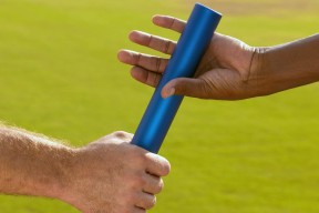 爱游戏体育-职业联赛设置球员职业生涯规划讲座支持长期发展，职业联赛定义