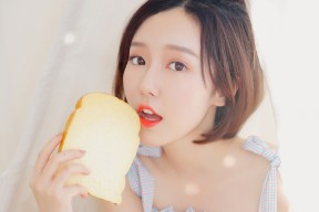 爱游戏体育平台-《电竞赛事Vlog：幕后花絮带你走进比赛现场》，电竞比赛现场视频